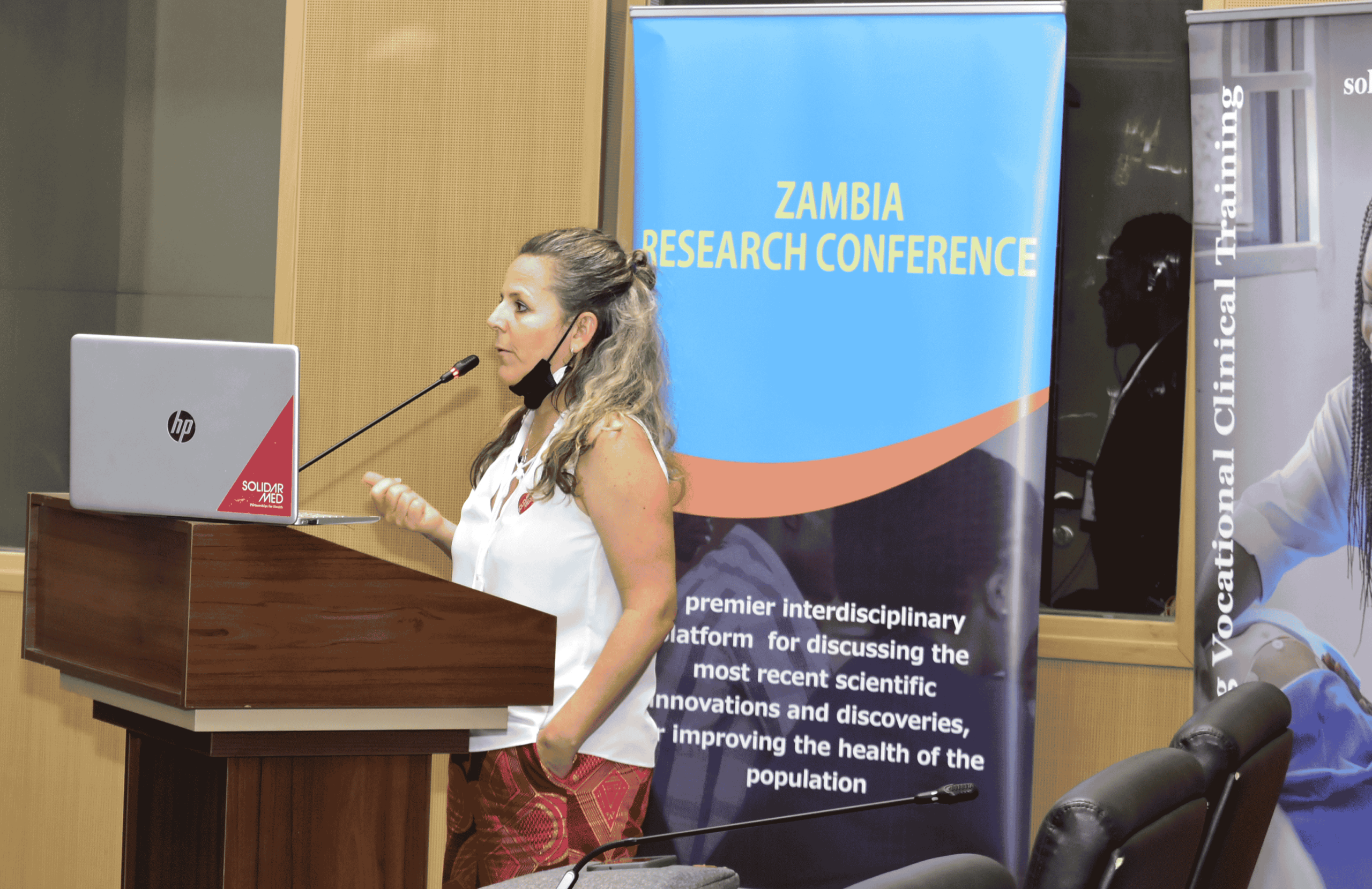 Professionals networking, presenting research, and collaborating at a conference – benefits and impact